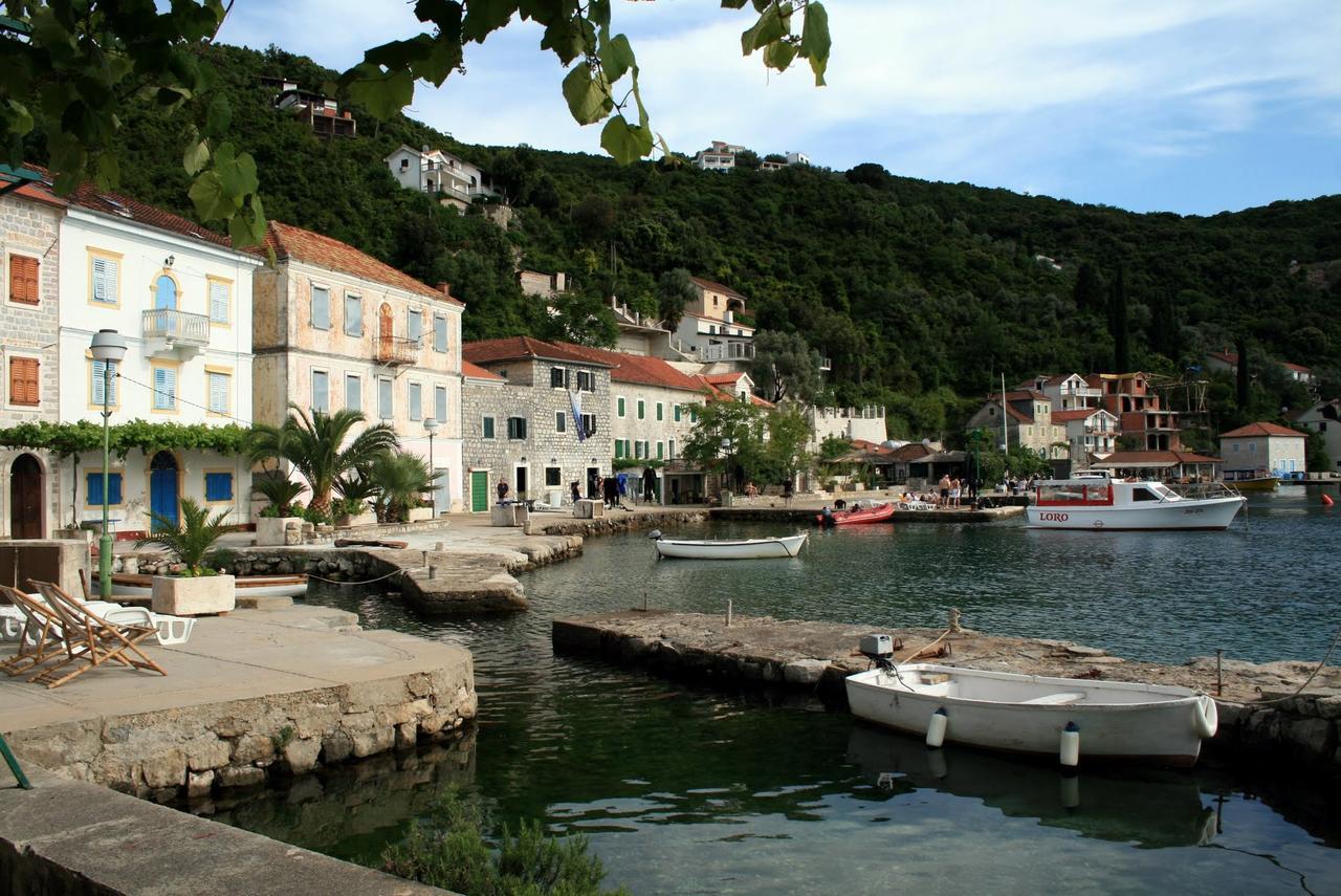 Rose - Apartmani Janovic Luštica Exterior foto